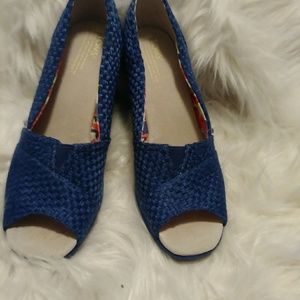 TOMS Womens wedges 9.5W color is royal blue